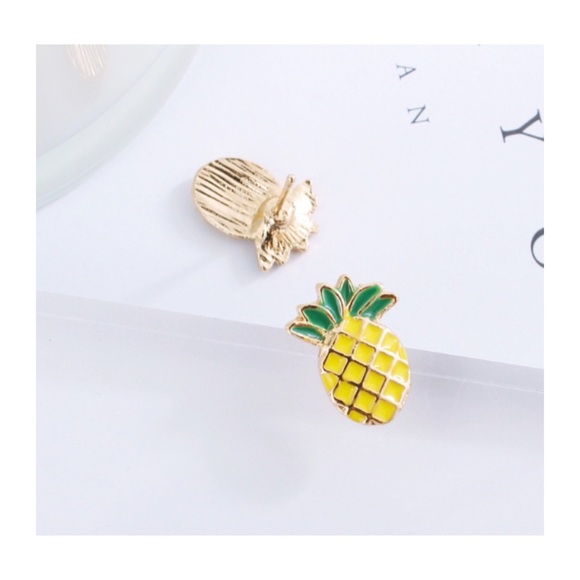 Pineapple stud earrings - Picture 3 of 3